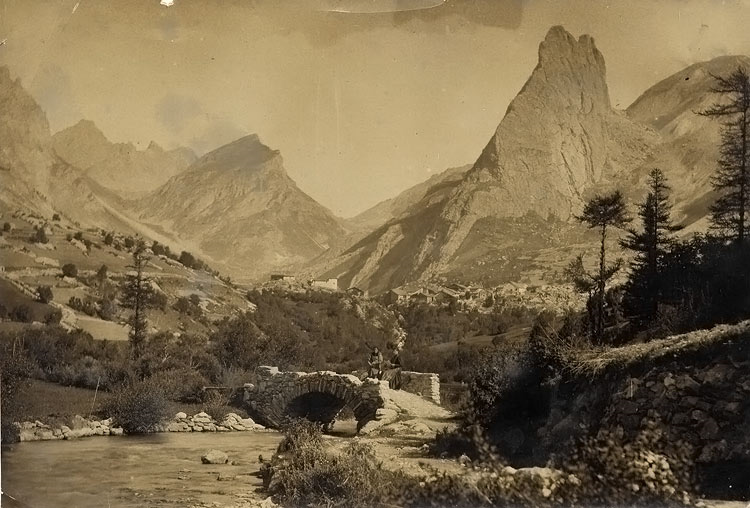 Antica strada di accesso a Chiappera con ponte sopra Saretto, ...
Collezione Georges Galliano