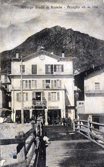 Acceglio, Albergo Scudo di Francia (oggi Bar Parigi), 1924
Edizioni Giolitto Dronero - Collezione Roberto Peano Cuneo