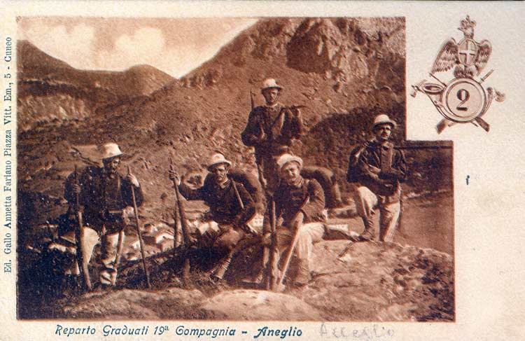 Reparto Graduati 19^ Compagnia presso Acceglio,
Edizioni Gallo Annetta Fariano - Collezione Roberto Peano Cuneo