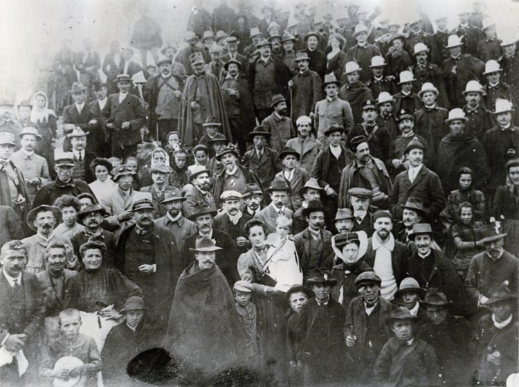 25 giugno 1911

Inaugurazione del Rifugio, alla quale era presente anche l’allora Ministro Giovanni Giolitti.